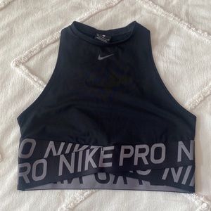 Nike Pro Intertwist crop top